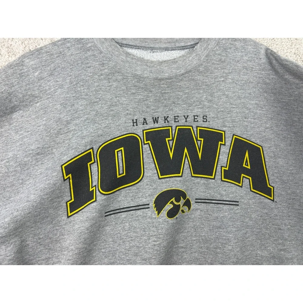 Iowa Hawkeyes Graphic Crewneck Sweatshirt XL Gray NCAA Gameday Sporty Streetwear
